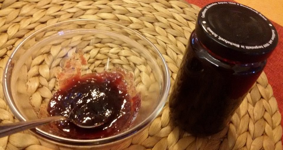 Marmellata di melagrana nella macchina del pane