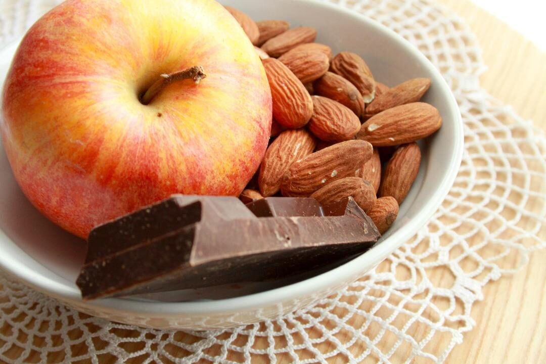 Marmellata di mele, di cioccolata e mandorle