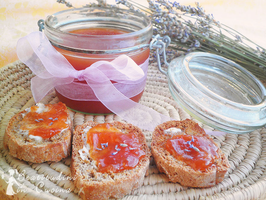 Marmellata pesche e lavanda