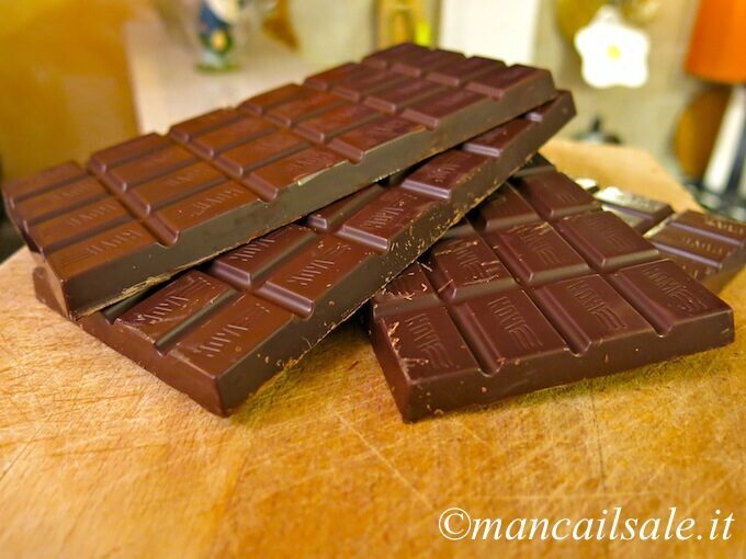 Marquise au chocolat con composta di fragole