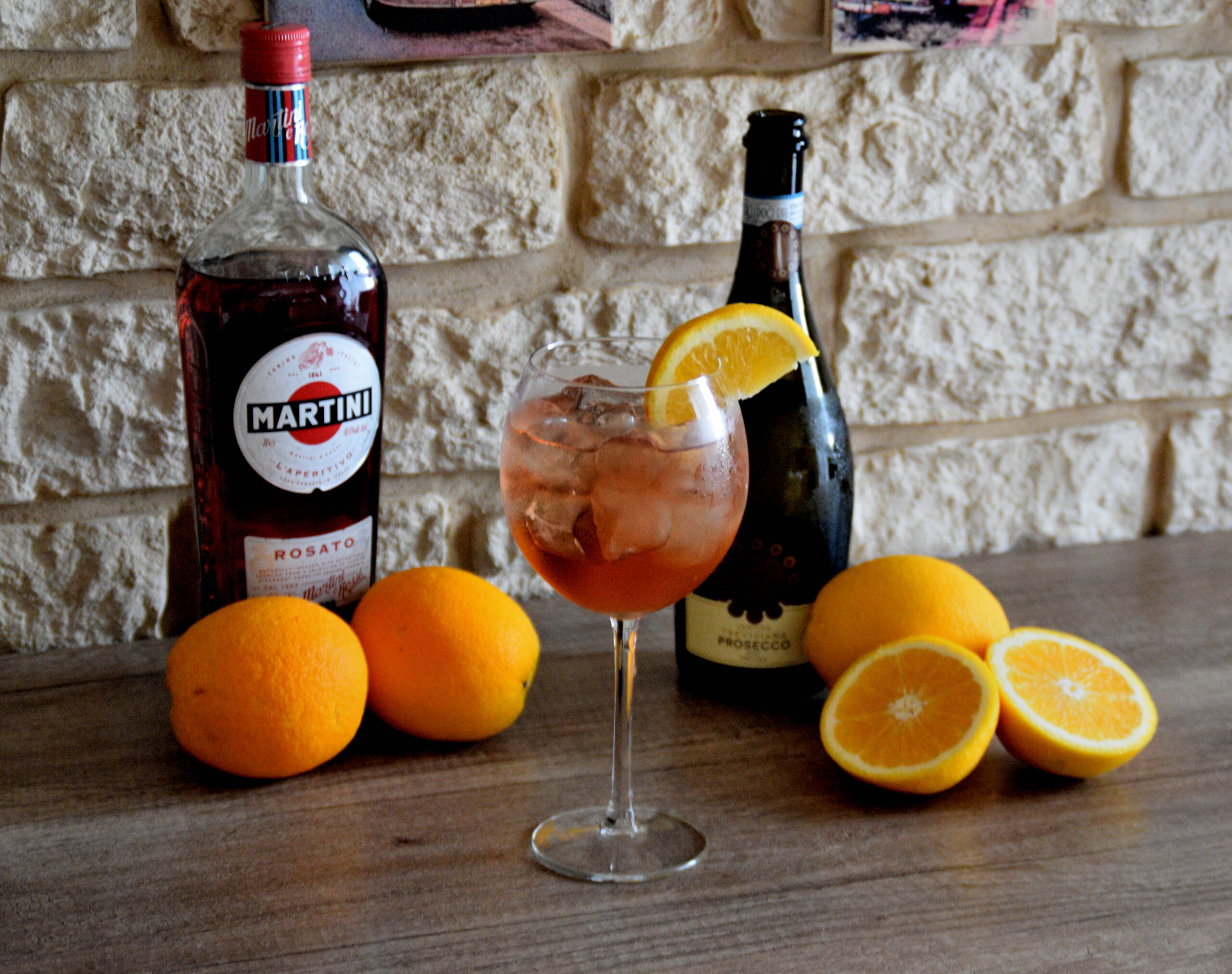 Martini royale rosato: cocktail frizzante per un aperitivo top pronto in 5 minuti