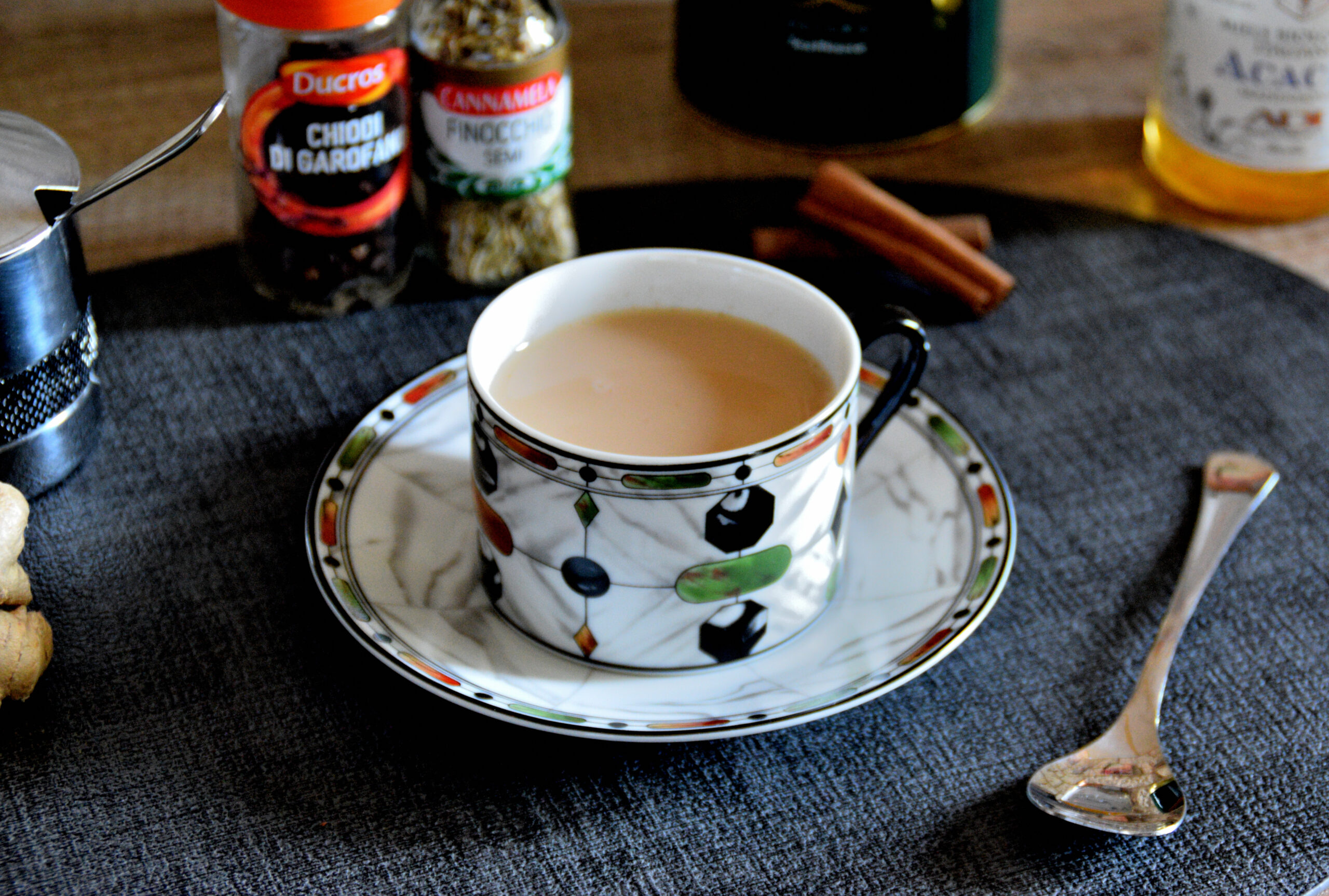 Masala chai ricetta: tè aromatizzato indiano fatto in casa