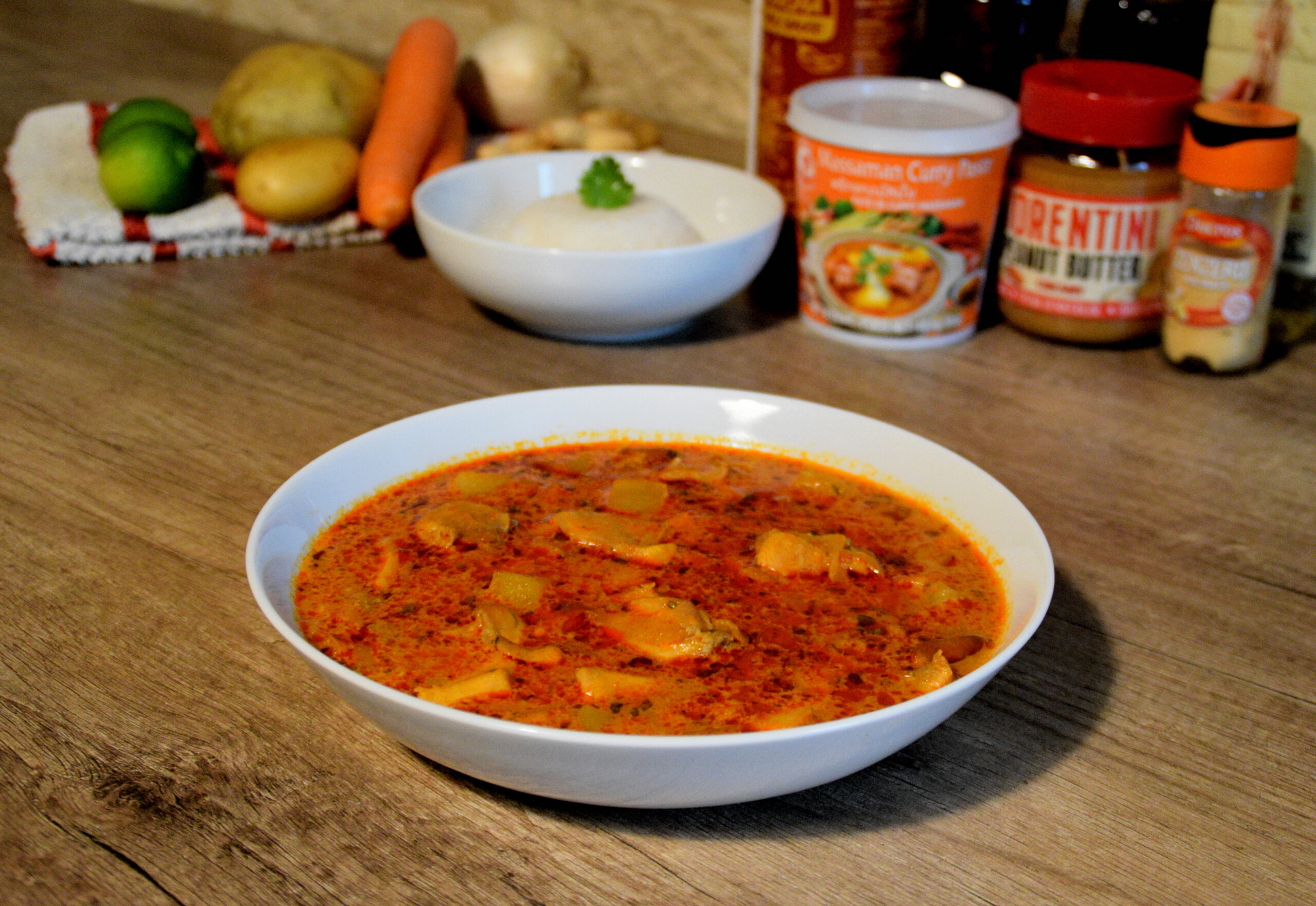 Massaman curry thailandese con pollo: una ricetta saporita che stupisce