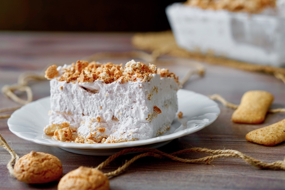 Mattonella ai pavesini, frutti di bosco e amaretti