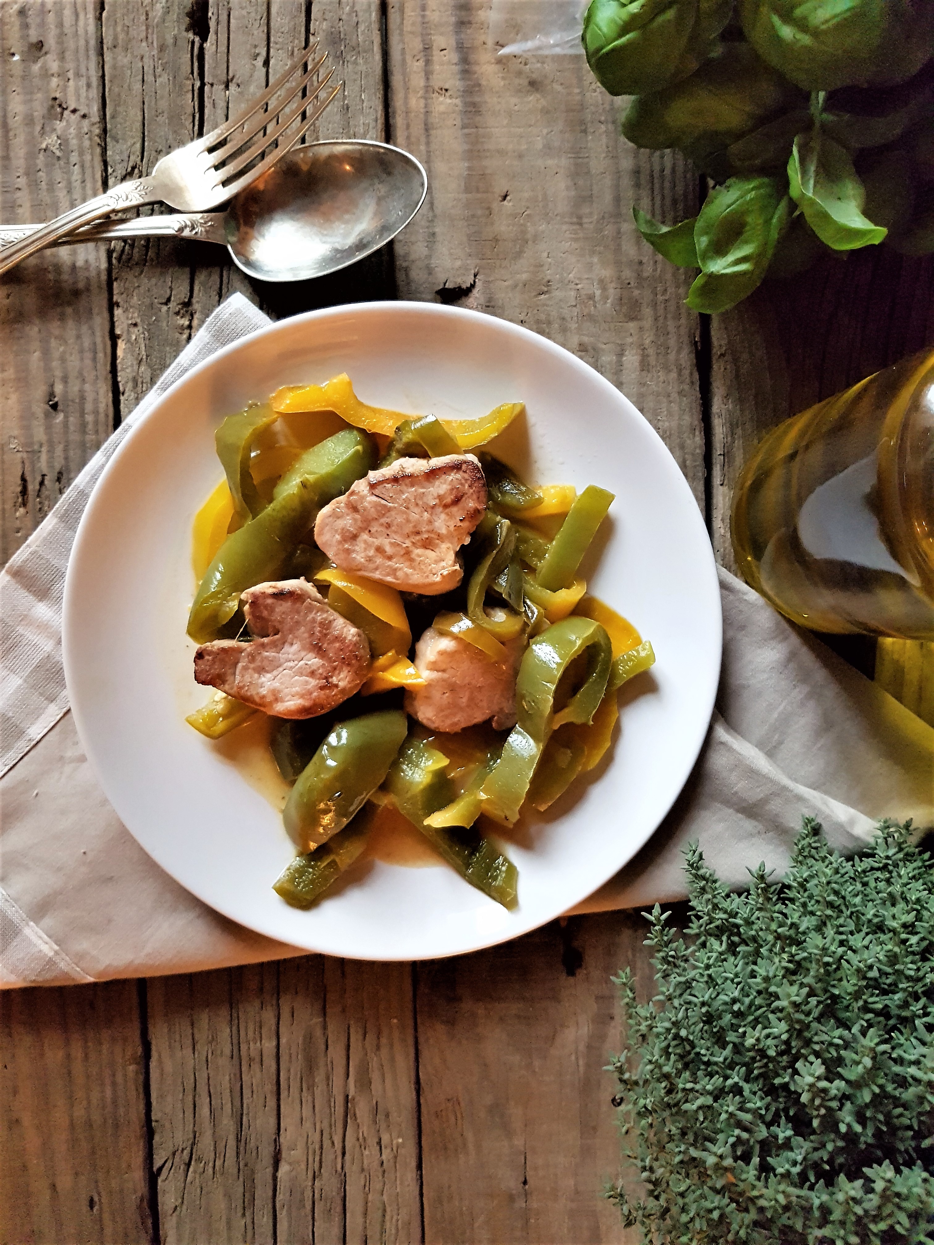MEDAGIOLI DI MAIALE AI PEPERONI