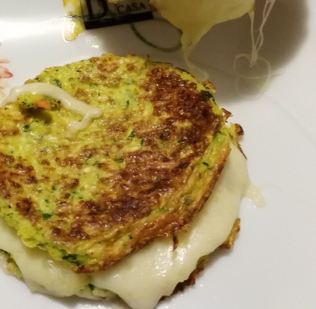 Medaglioni di frittata alle zucchine farciti. ricetta golosa.