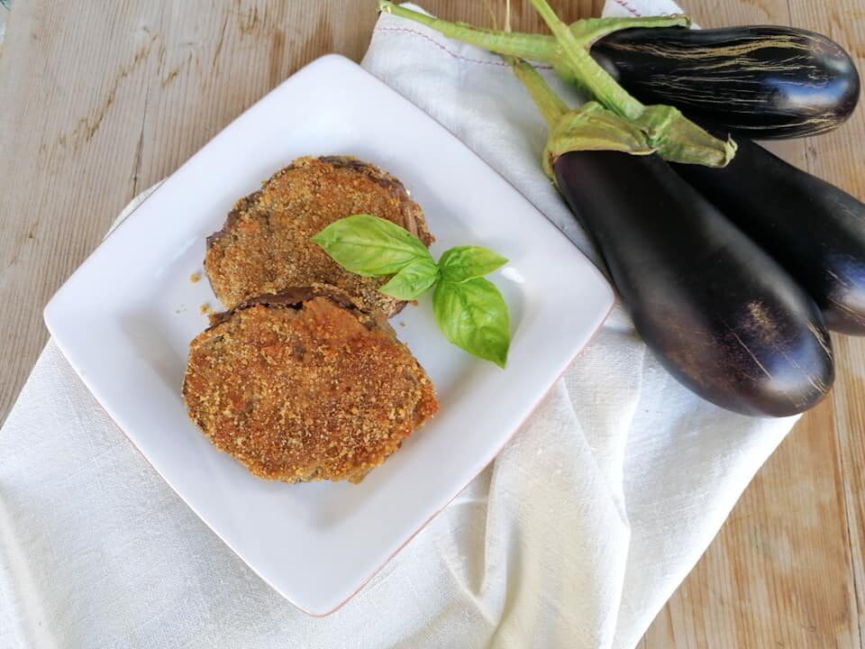 Medaglioni di melanzane e provola