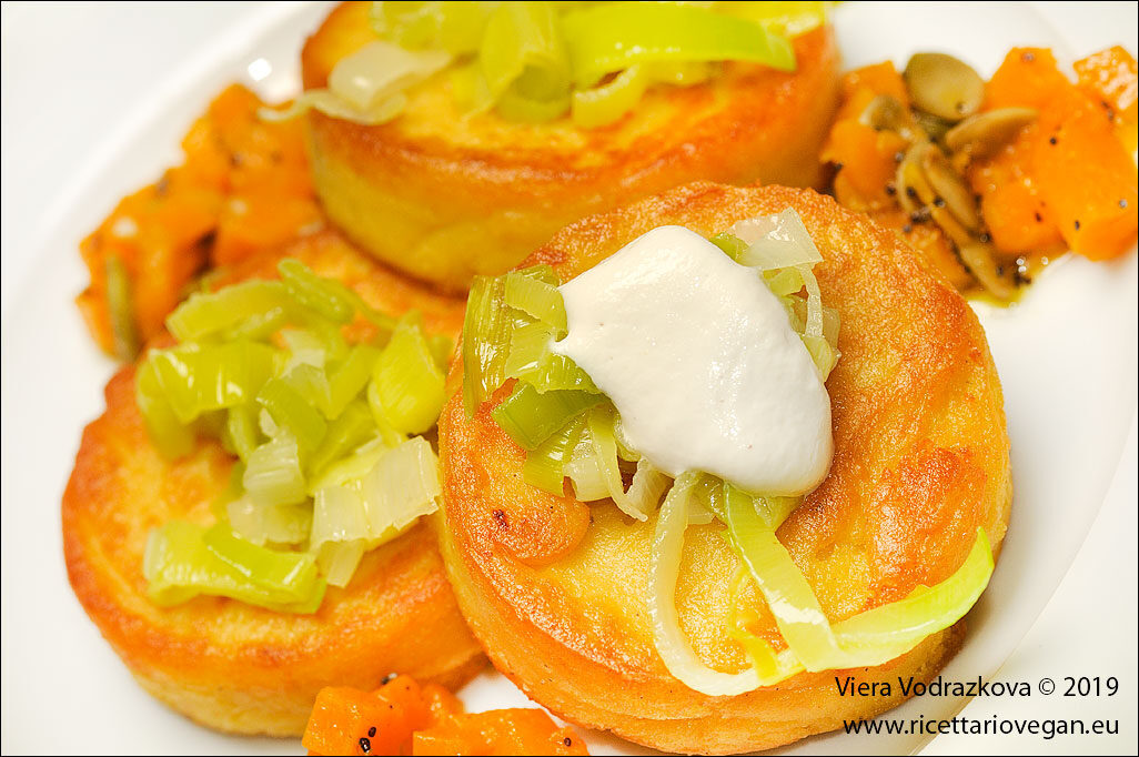 Medaglioni di panissa con porri e zucca