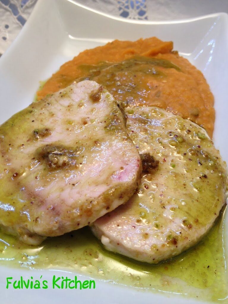 Medaglioni di spada al pesto di pistacchi su crema di cannellini