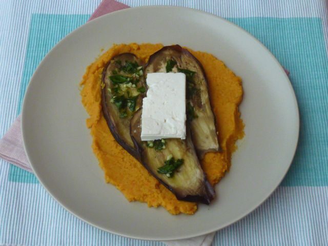 Melanzane con feta e crema di carote e ceci