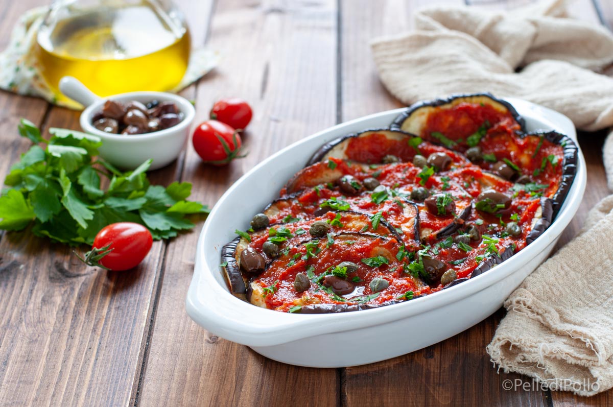 Melanzane con sugo di pomodoro e olive