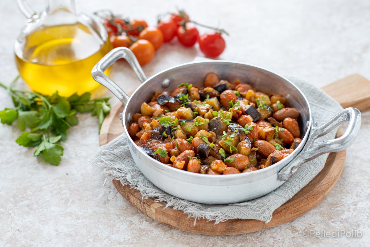 Melanzane e fagioli in padella al sugo di pomodoro