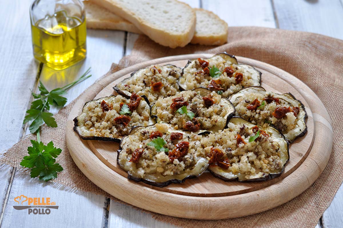 Melanzane gratinate con olive, capperi e acciughe