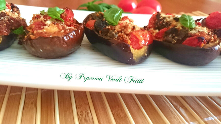 Melanzane ripiene con pomodorini, capperi e olive nere