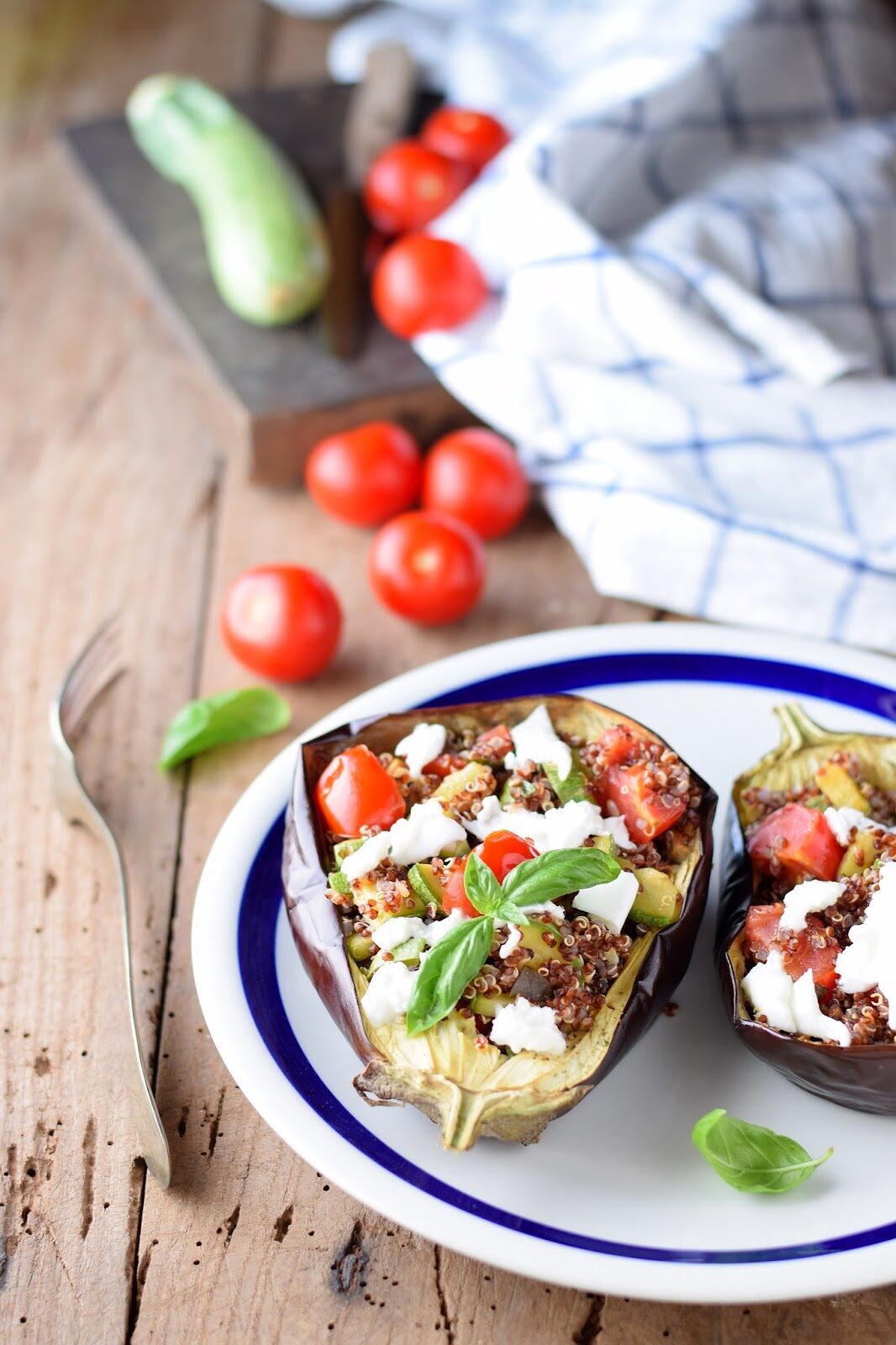 Melanzane ripiene di quinoa con zucchine, ciliegini e bufala: salutando l’estate…