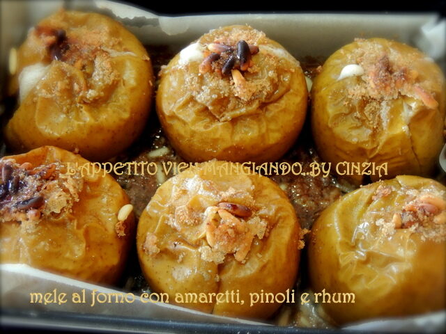 Mele al forno con amaretti, pinoli e rhum
