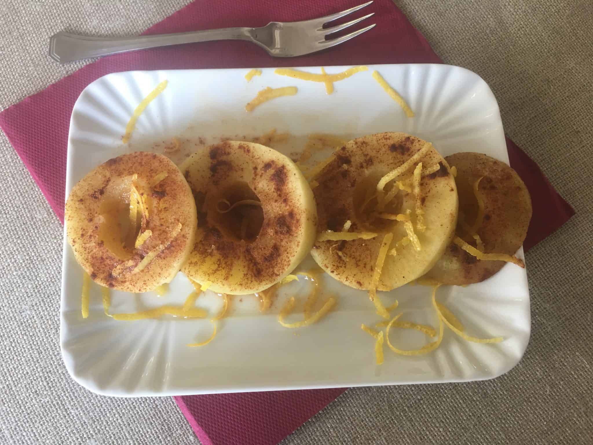 Mele al microonde: merenda gustosa in 75 calorie