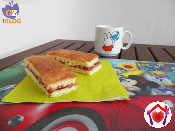 Merendine di pan di spagna alla marmellata