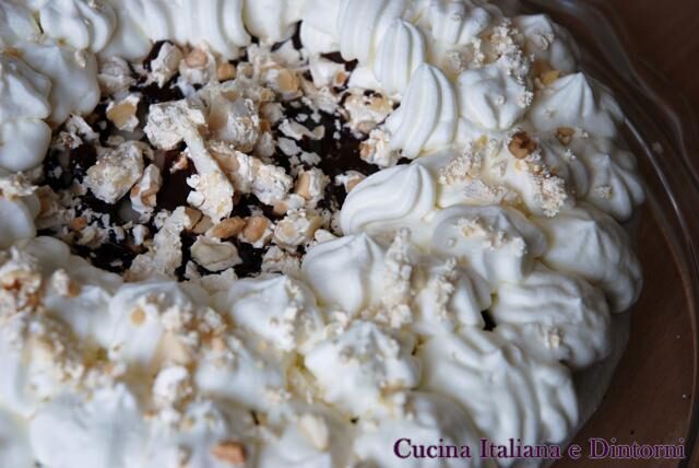 Meringata di pere, cioccolato e torrone