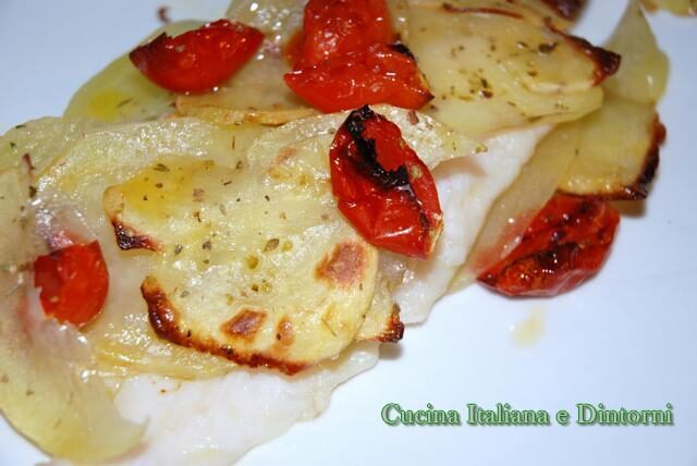 Merluzzo al forno in crosta di patate e pomodorini