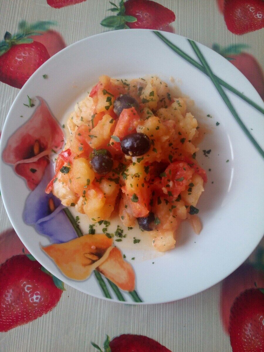 Merluzzo con pomodorini patate e olive