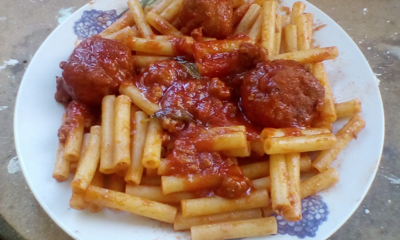 Mezzani tagliati al ragù con polpette