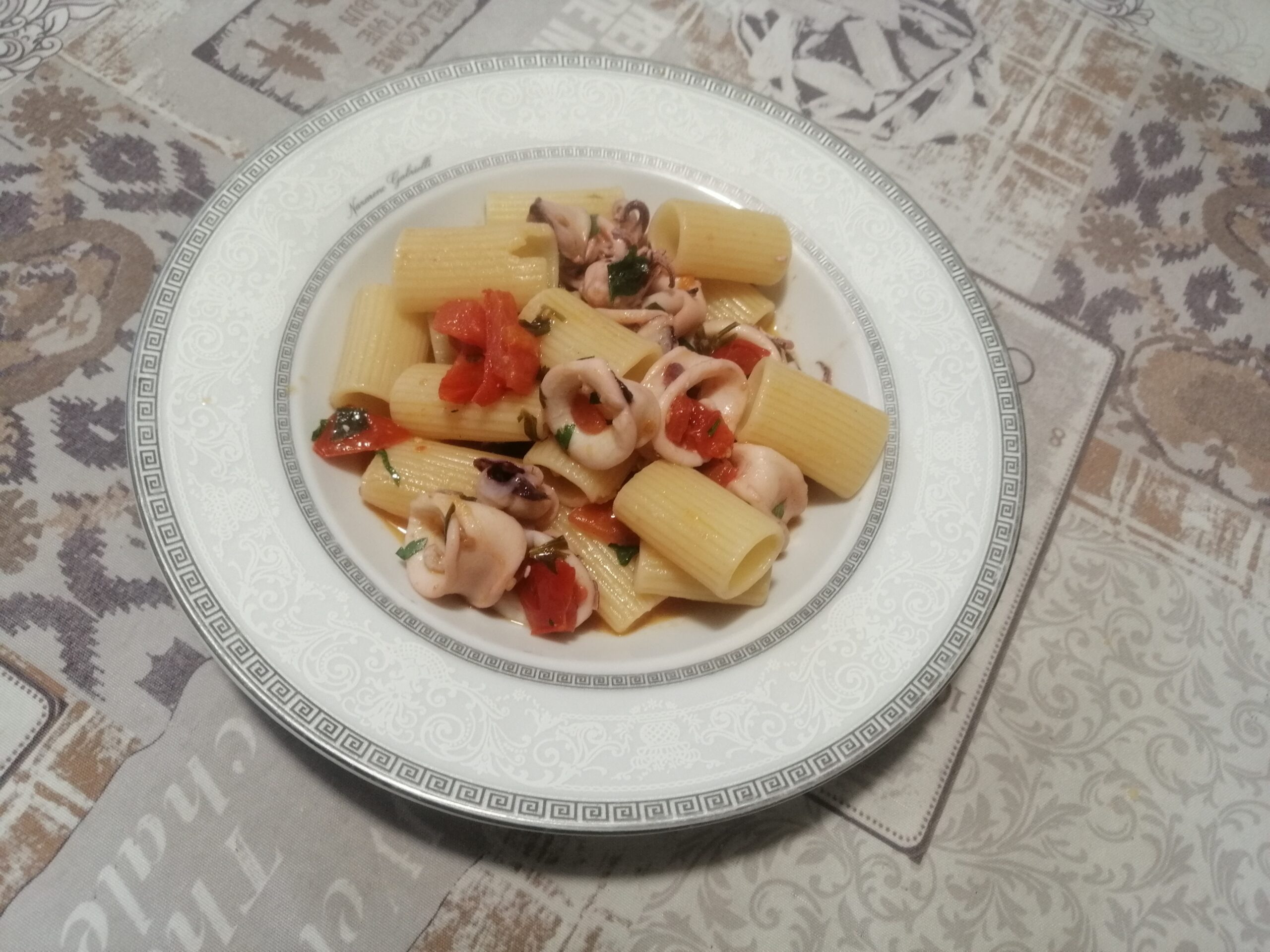 Mezze maniche ai calamari