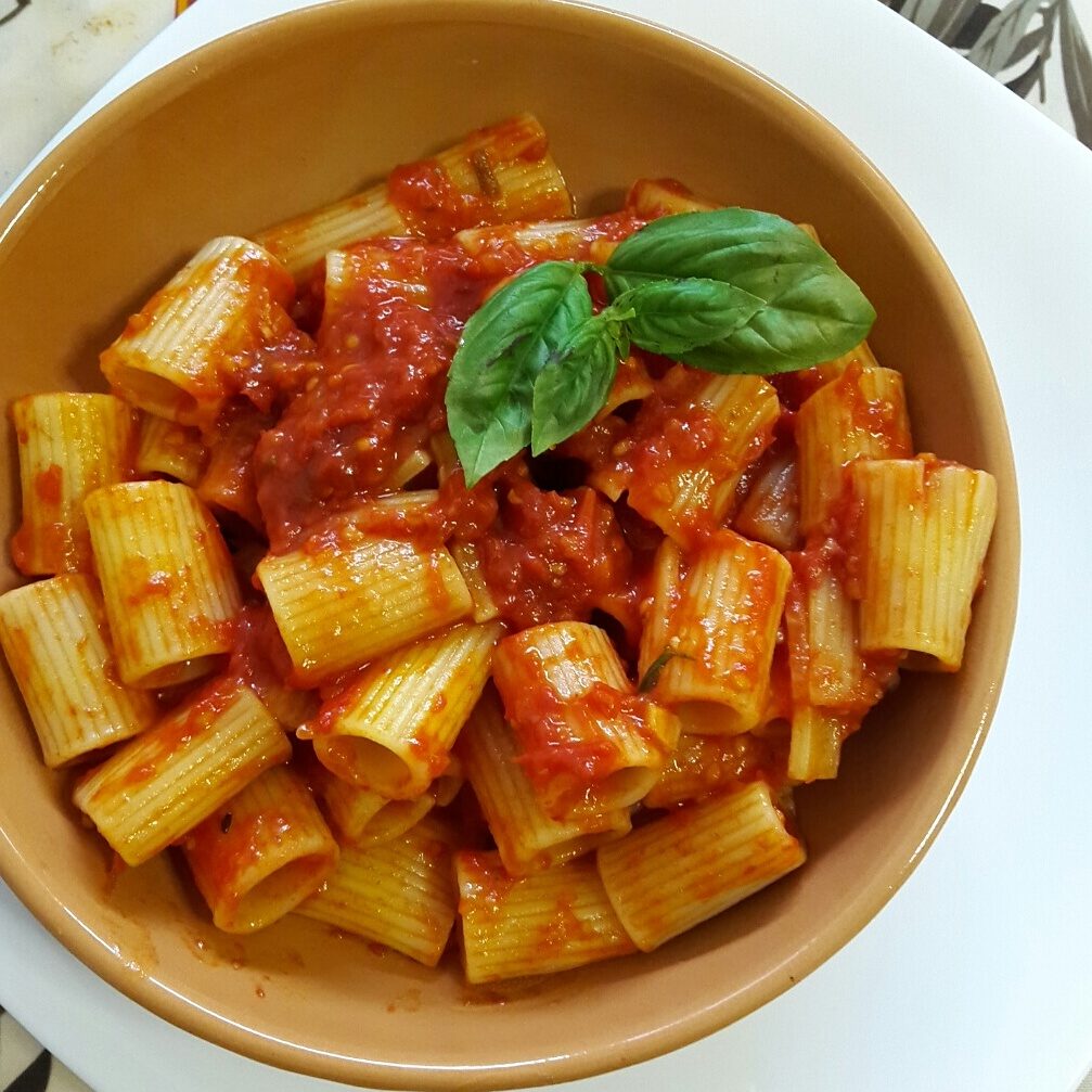 Mezze maniche al sugo di pomodorini ciliegino
