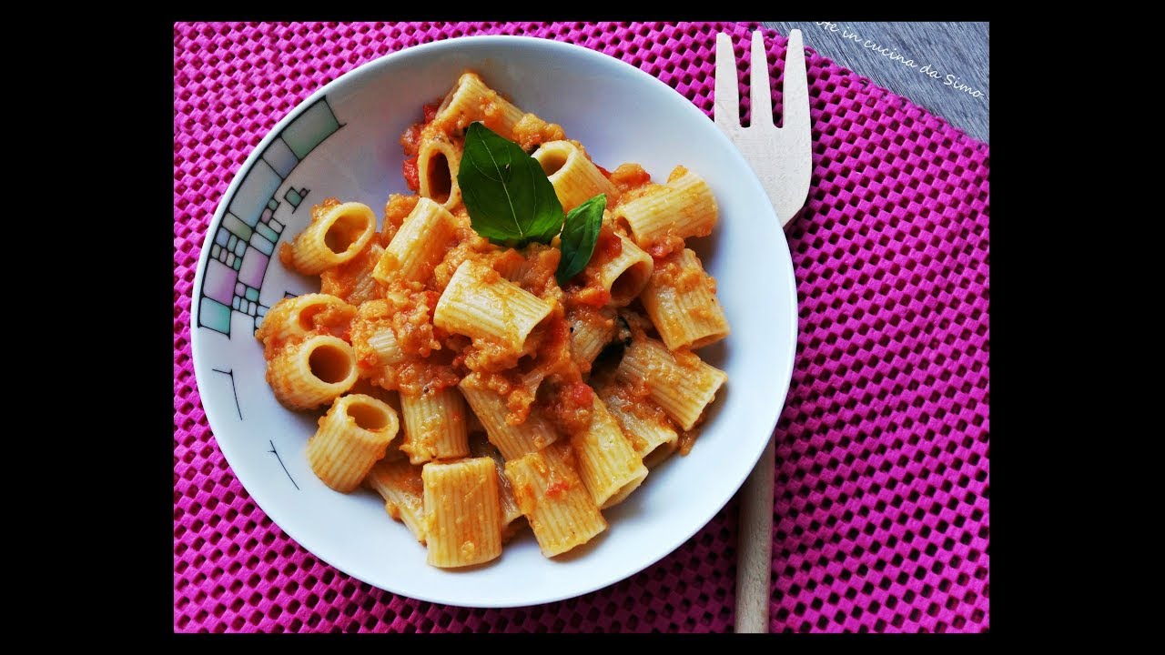 Mezze maniche alla crema di melanzane e pomodorini