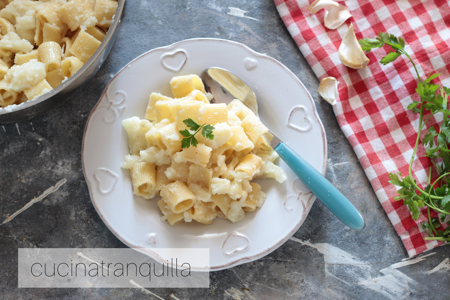 Mezze maniche con cavolfiore e alici
