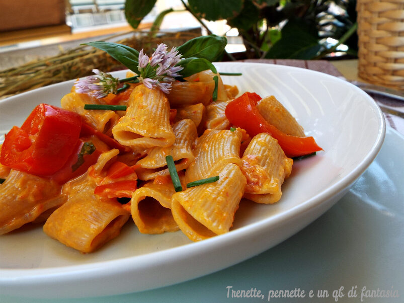 Mezze maniche con crema di peperoni