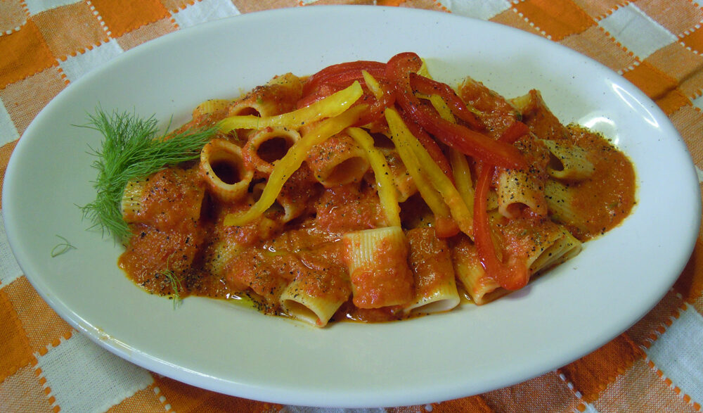 Mezze maniche con crema di peperoni