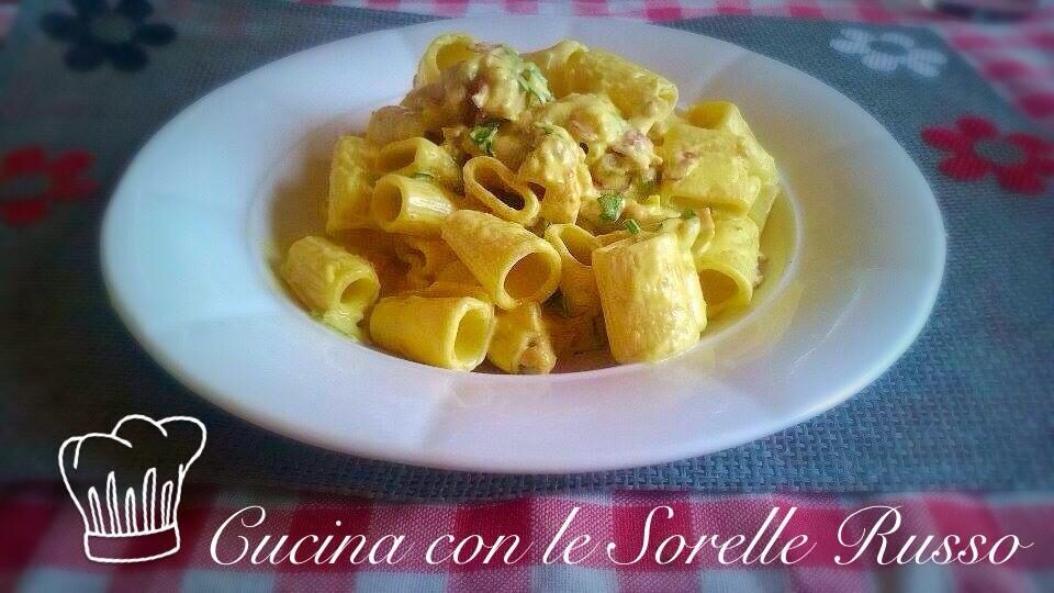 Mezze maniche con pollo, zafferano e noci