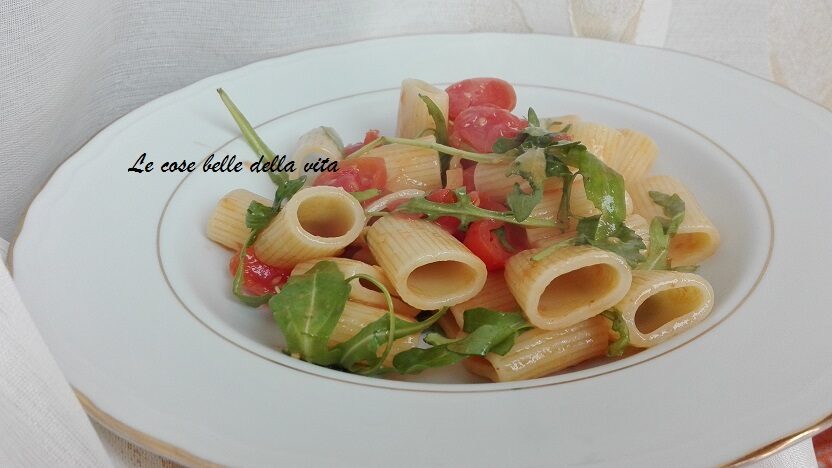 Mezze maniche con pomodorini e rucola