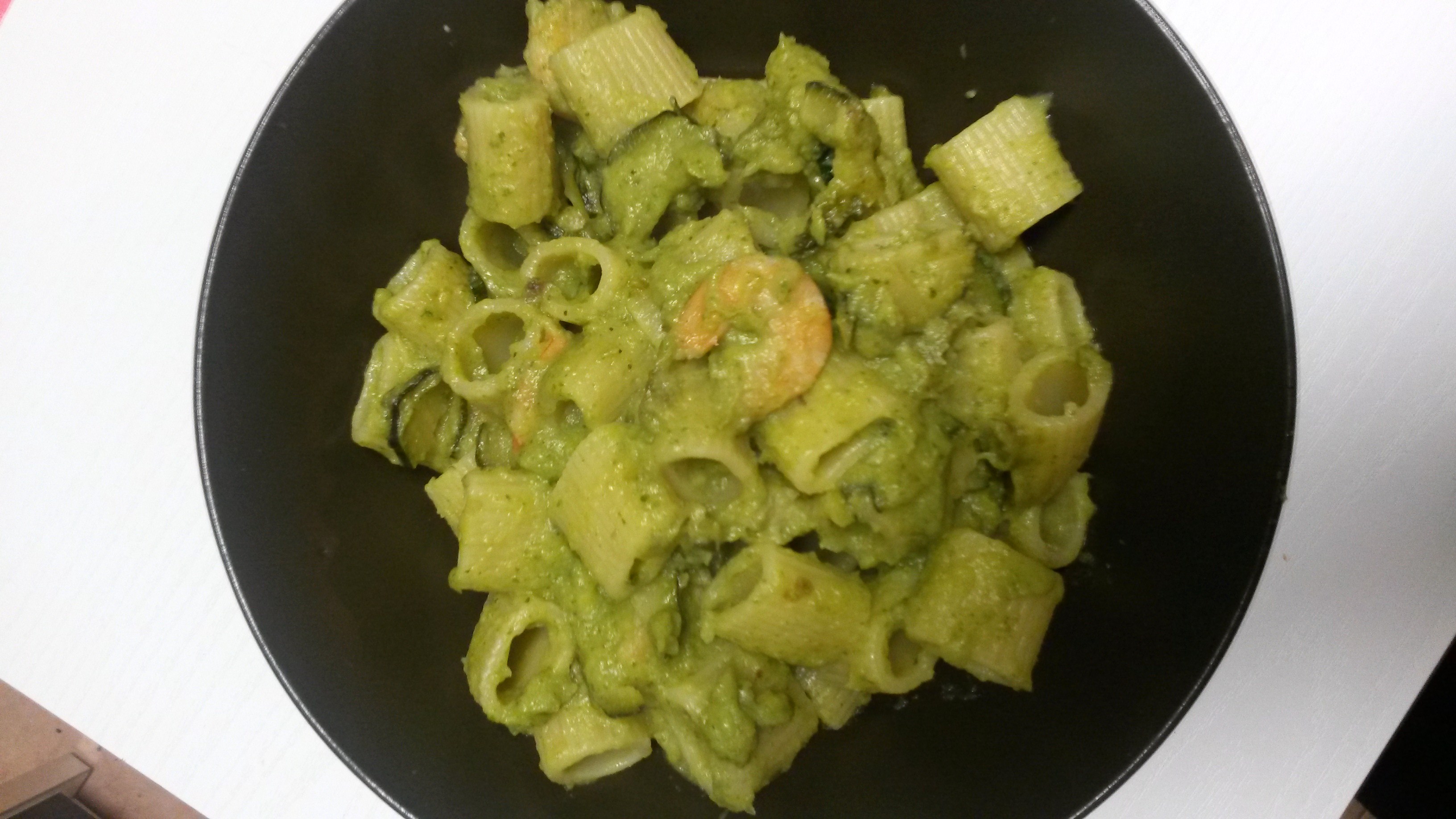 Mezze maniche con zucchine e gamberetti