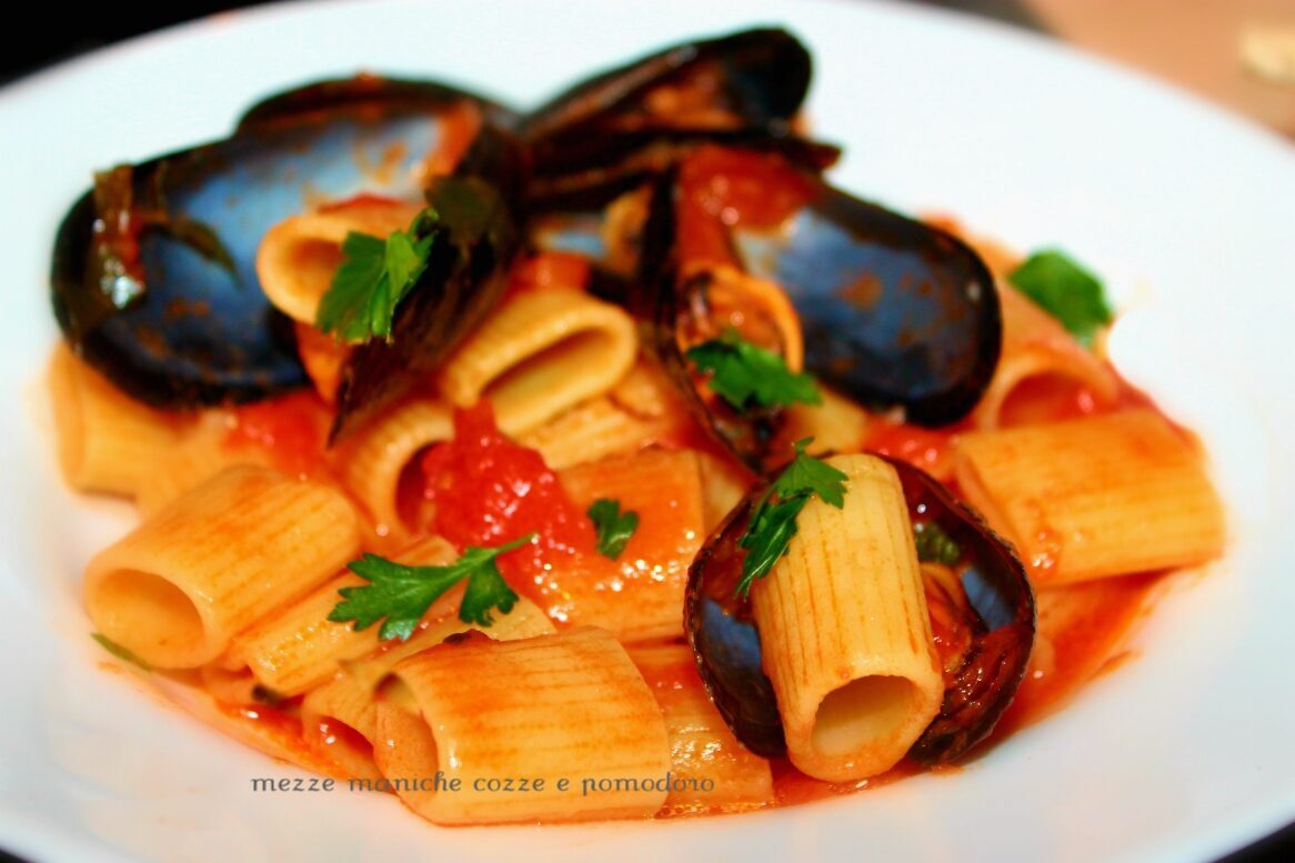 Mezze maniche cozze e pomodoro