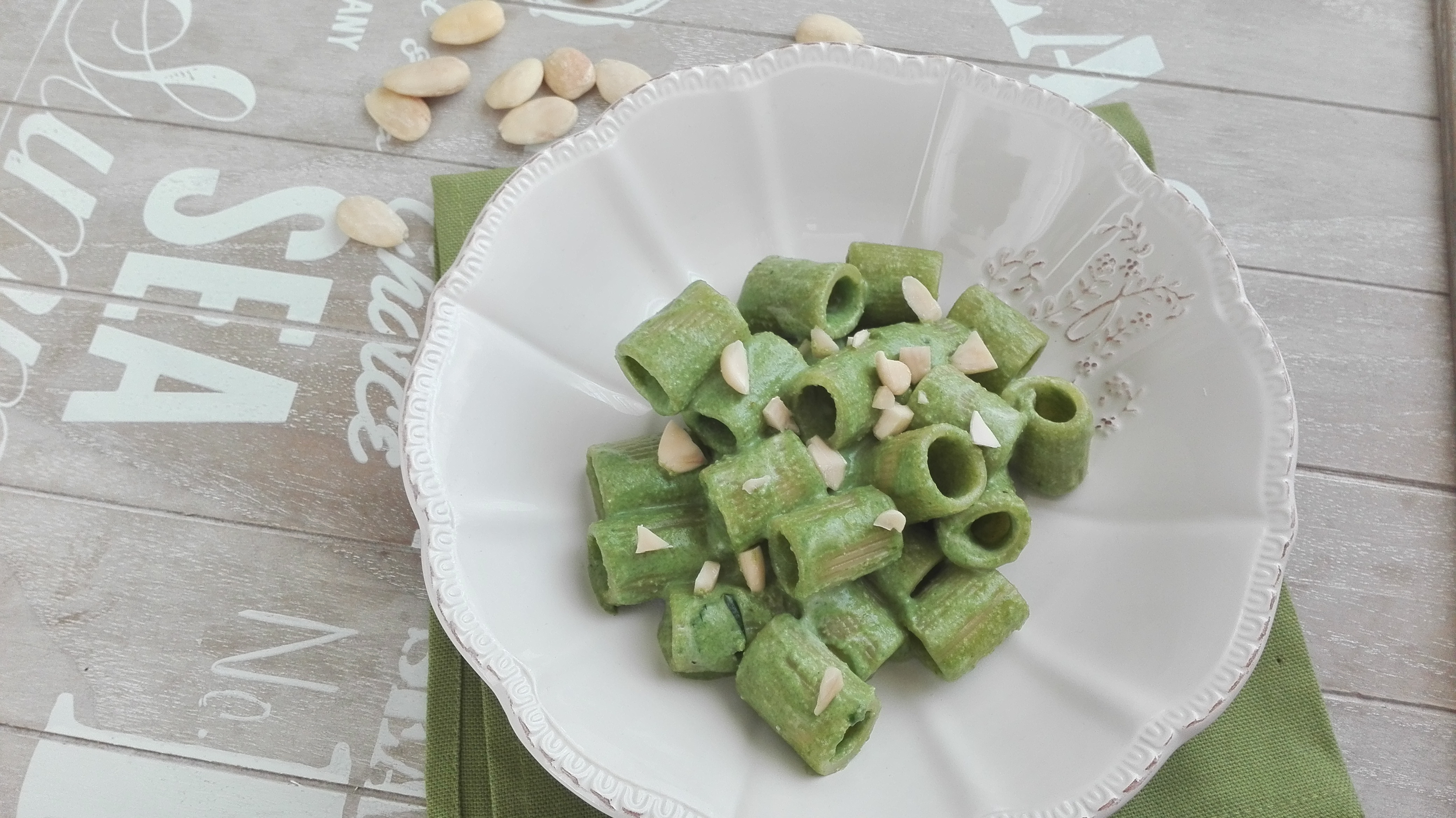 Mezze maniche cremose al pesto di spinaci