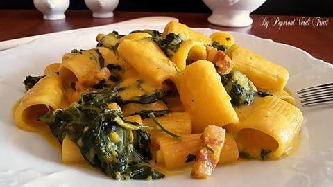 Mezze maniche risottate con spinaci e pancetta
