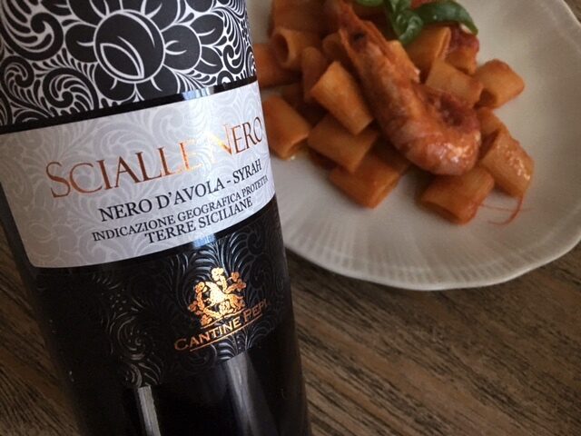 Mezze maniche scialle nero e gamberi
