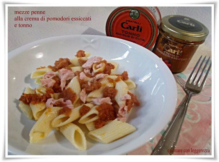 Mezze penne alla crema di pomodori essiccati e tonno