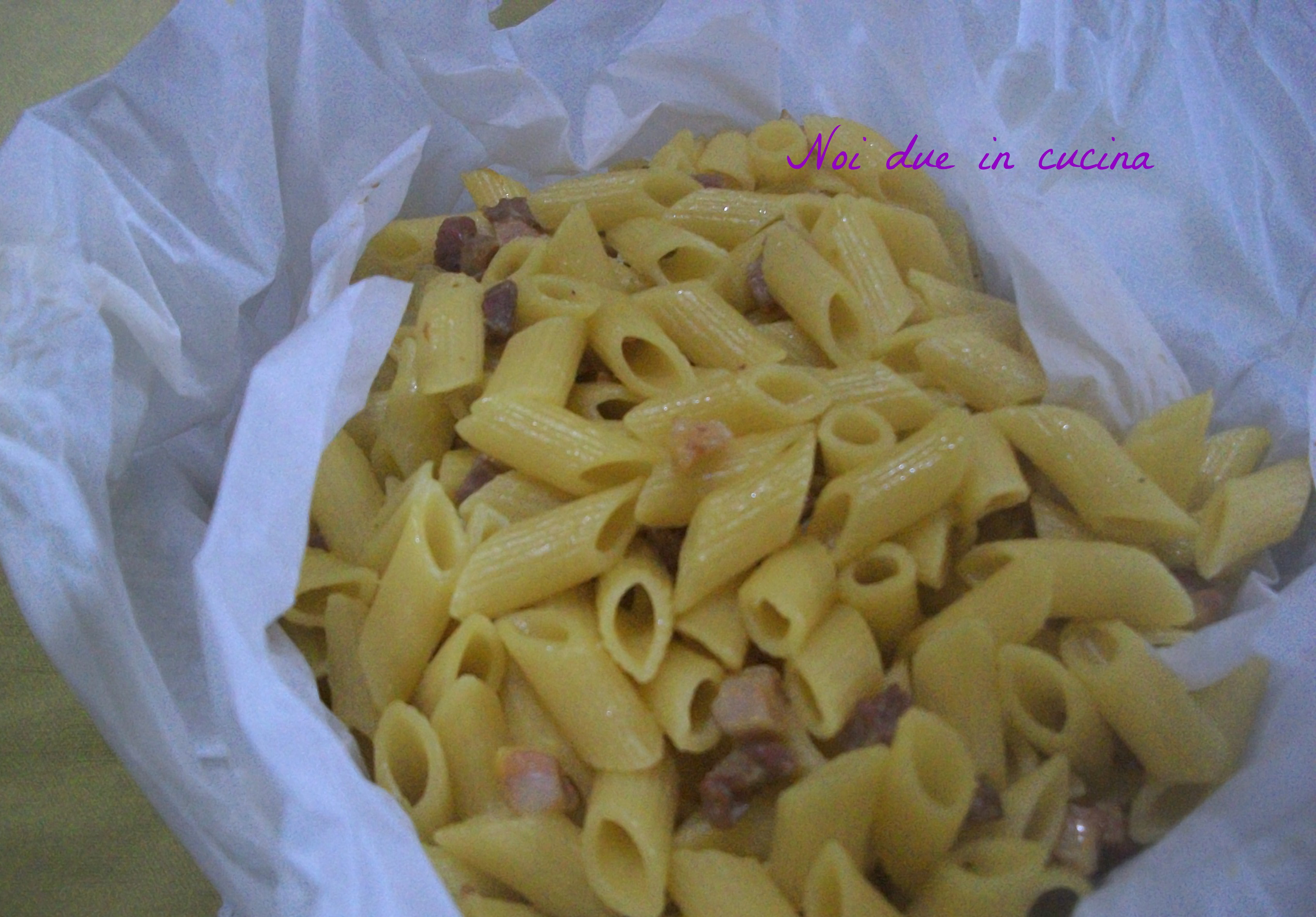 Mezze penne con pancetta e zafferano