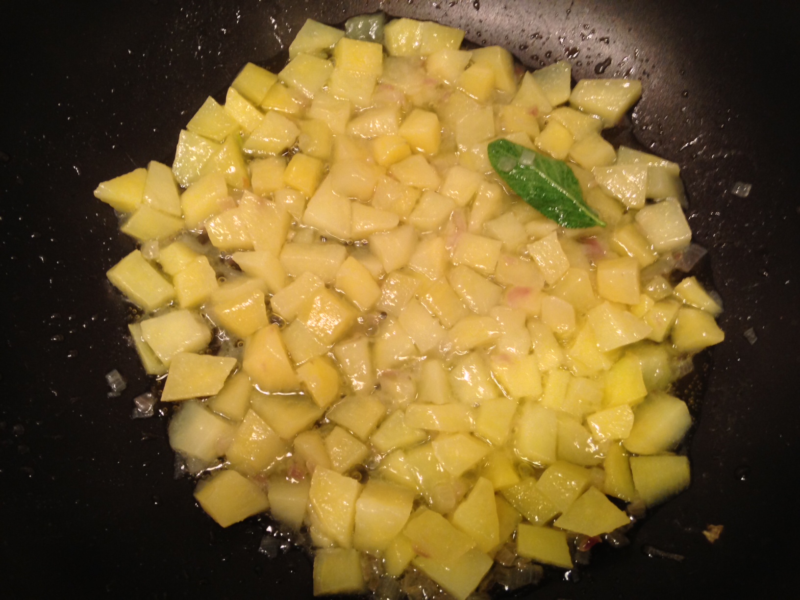 Mezze penne con patate e radicchio