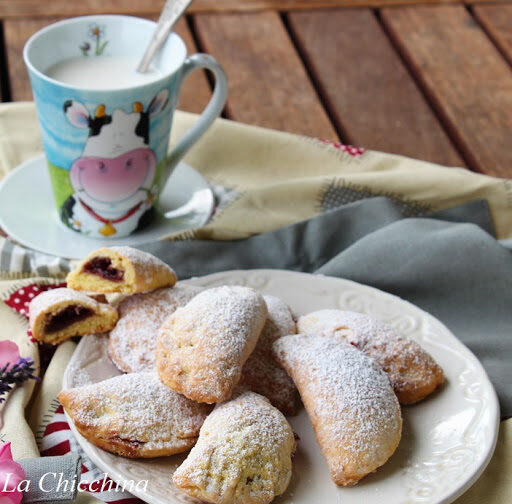 Mezzelune alla ricotta con confettura di frutti di bosco