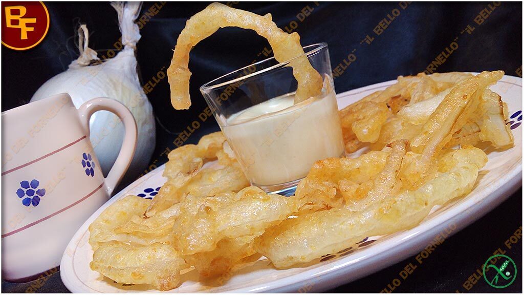 Mezzelune di cipolla fritte gustose