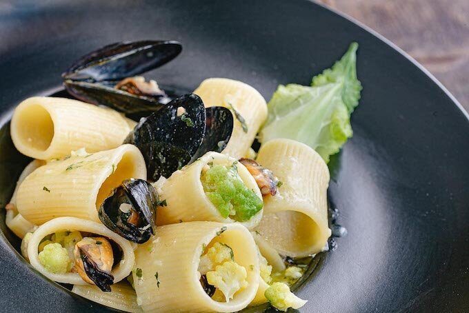 Mezzi paccheri cozze e broccolo