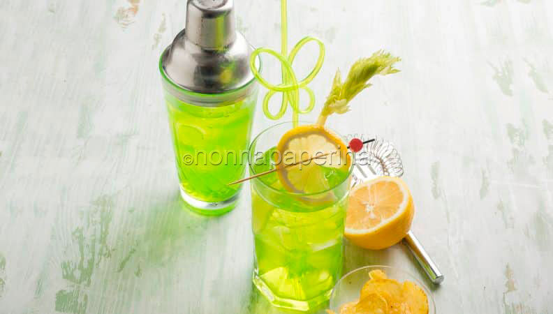 Midori sour, il green cocktail che non passa inosservato!