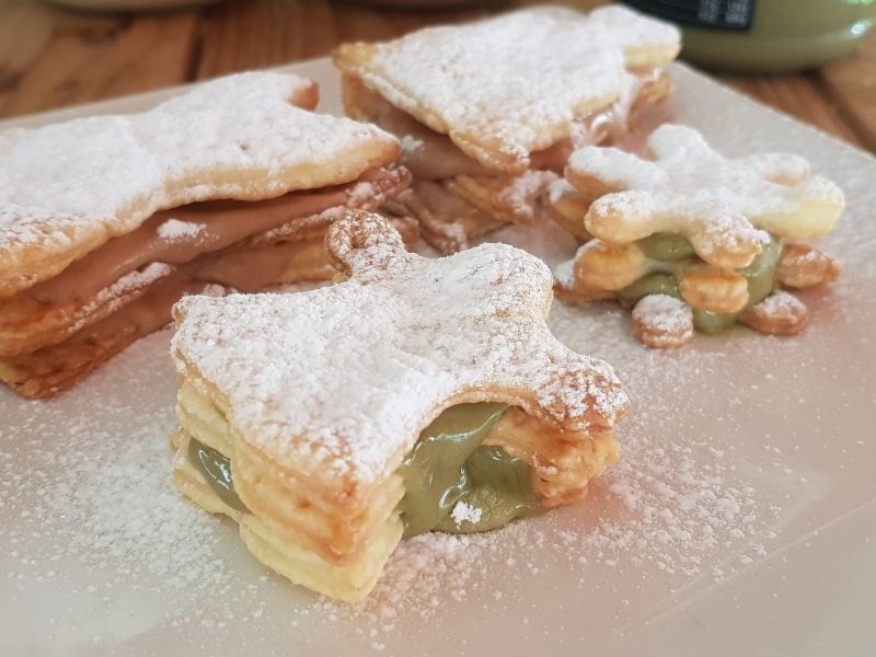 Millefoglie con crema di pistacchi, noccioline e mandorle