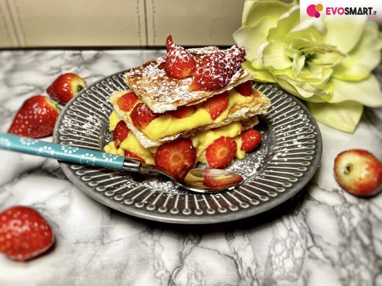 Millefoglie con crema pasticcera e fragole