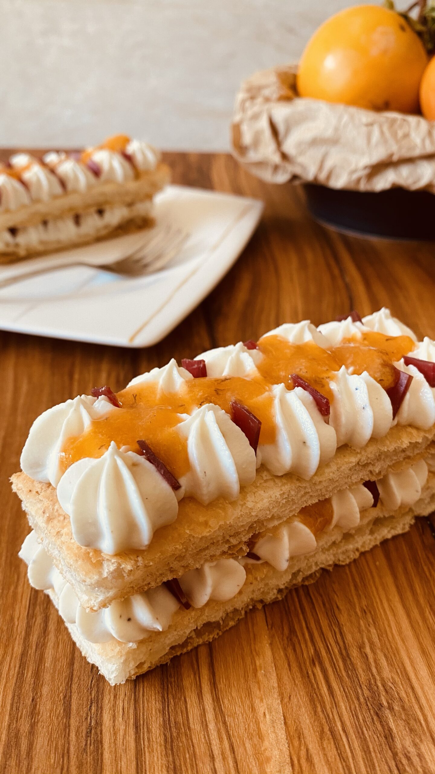 Millefoglie con mousse di ricotta salata e cachi