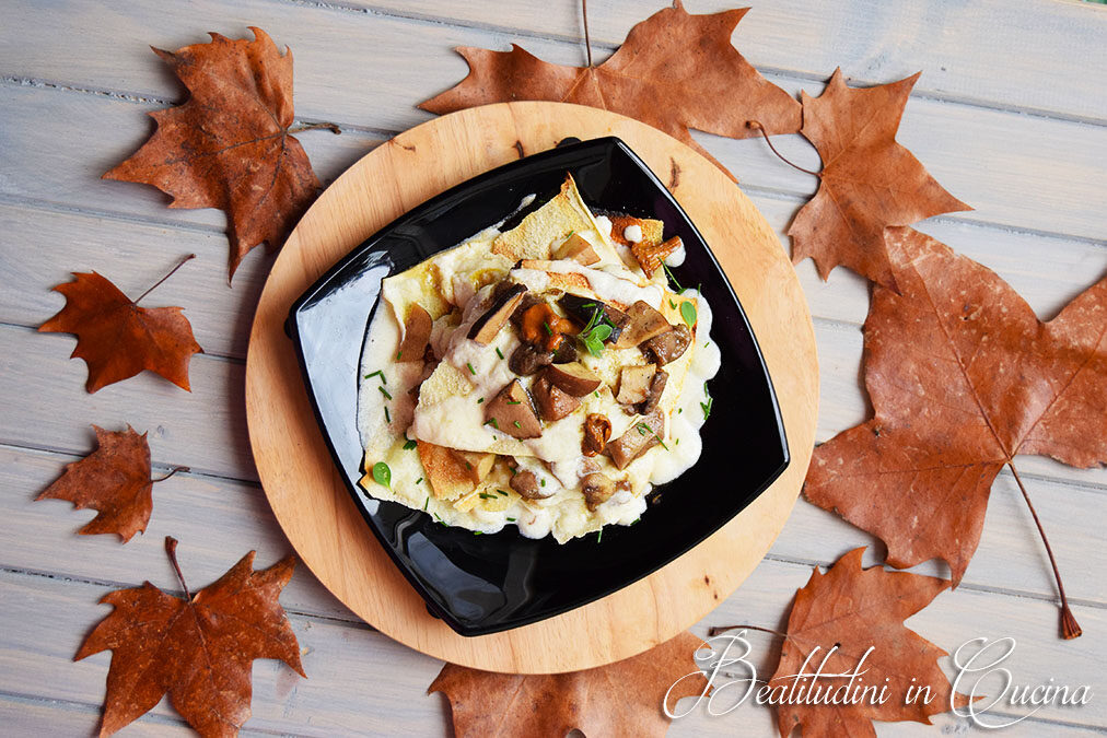 Millefoglie di carasau e funghi